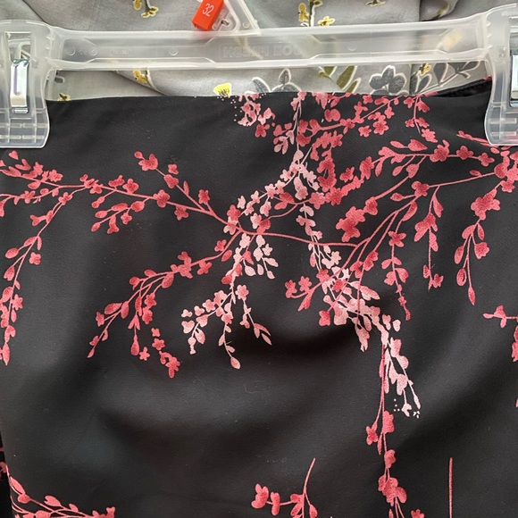 Black floral midi skirt - Picture 2 of 4